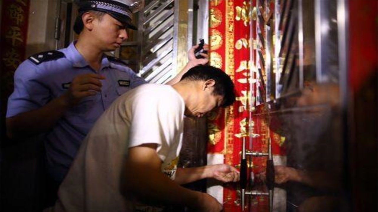 請開鎖師傅開了鎖后，師傅為什么一般都不進(jìn)門，就算主人請也不進(jìn)去？